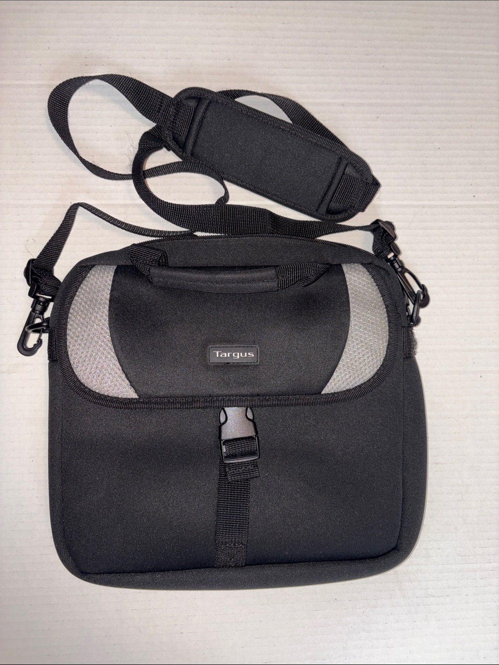Targus neoprene and nylon netbook or tablet travel bag briefcase